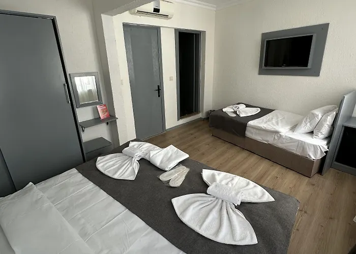 מלון Ottomarin Old 3*